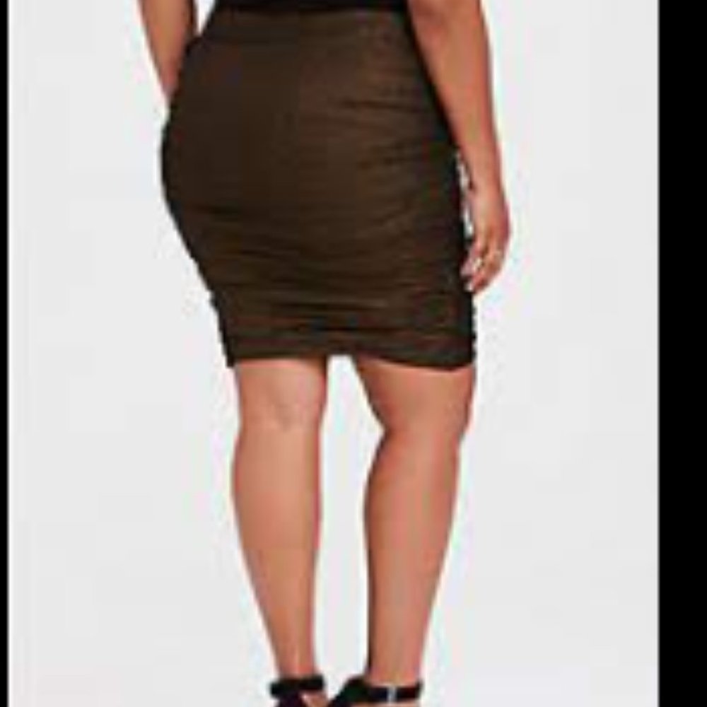 Torrid Gold Shine Shirred Bandage Mini Skirt Size 4 - Picture 2 of 12